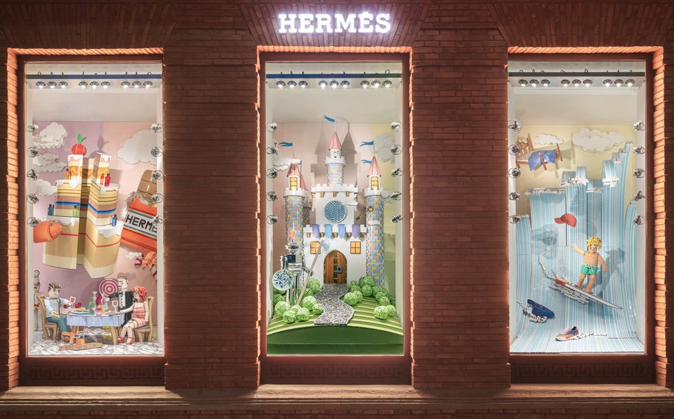 Display case, Display window, Building, Retail, Glass, Facade, Window, Architecture, World, Door, 
