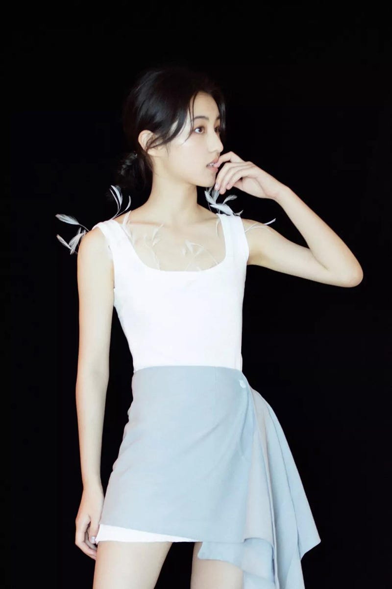 White, Clothing, Fashion model, Shoulder, Waist, Leg, Beauty, Fashion, Dress, Skin, 