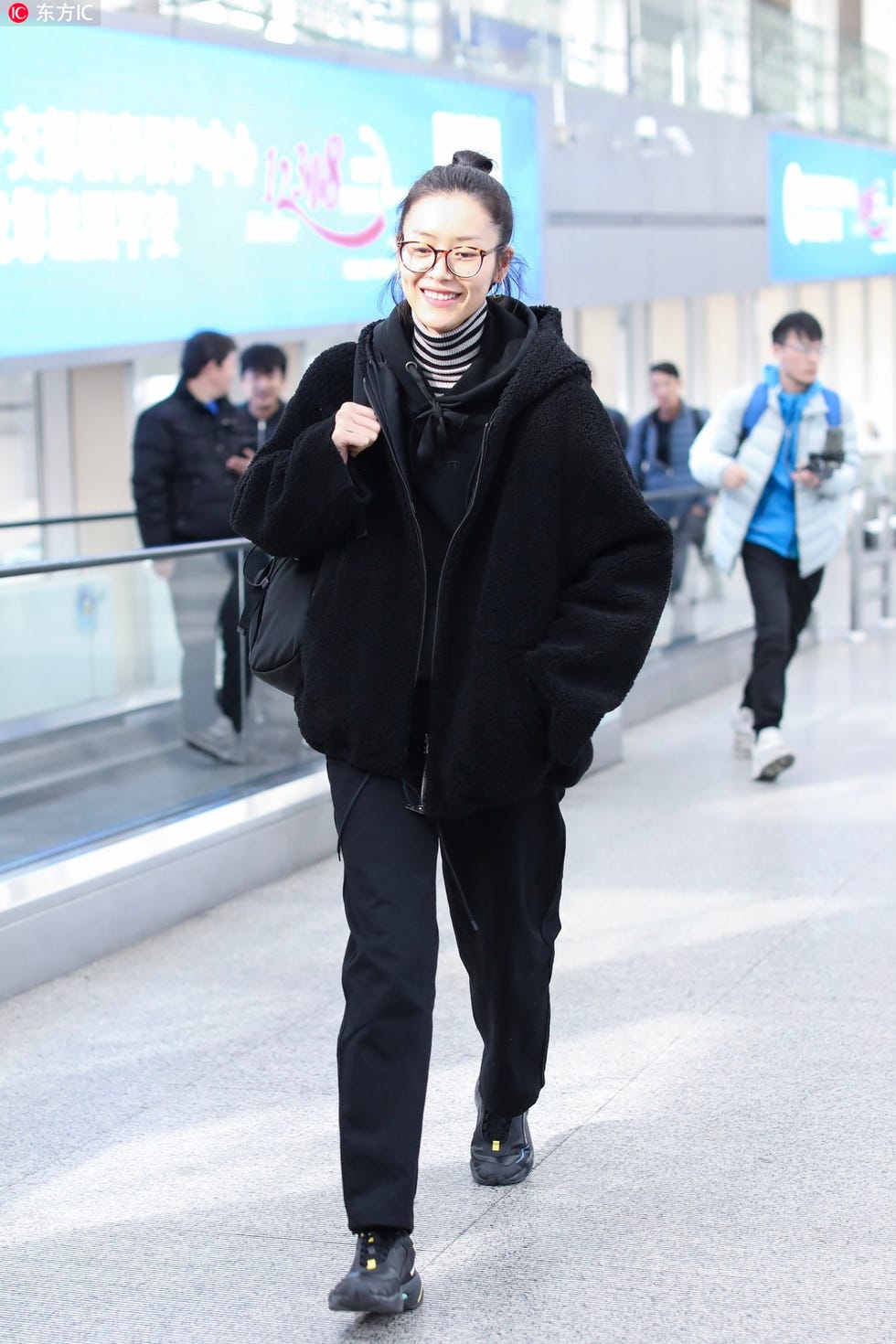 Street fashion, Photograph, People, Fashion, Snapshot, Outerwear, Human, Fur, Jacket, Street, 