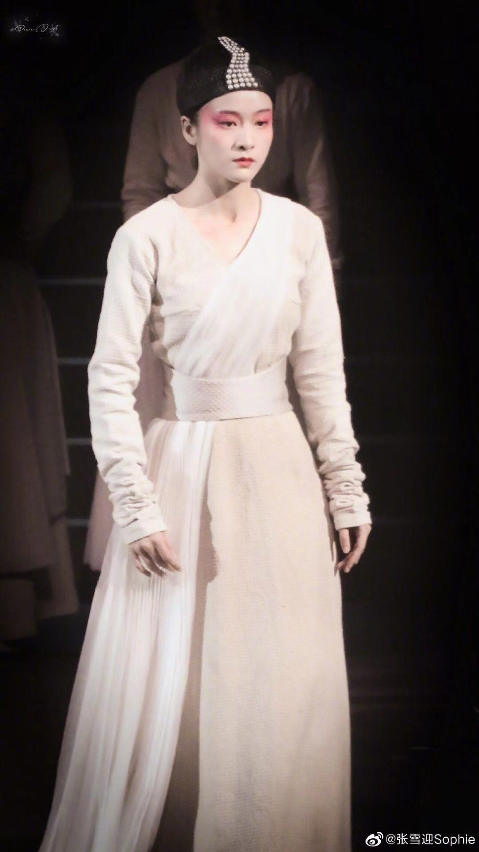 Clothing, Fashion model, White, Dress, Fashion, Gown, Beauty, Hairstyle, Neck, Haute couture, 
