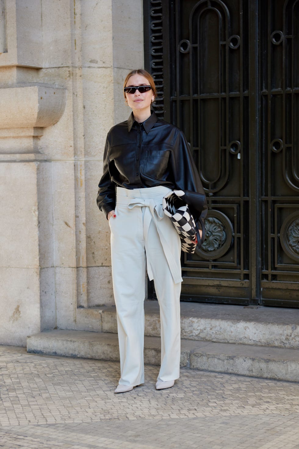 White, Clothing, Street fashion, Fashion, Shoulder, Jeans, Waist, sweatpant, Trousers, Footwear, 