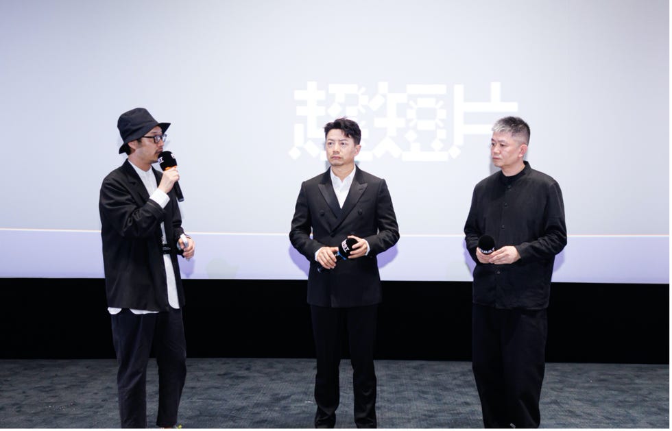 演员段奕宏、宋佳、周一围、周游等作为颁奖嘉宾出席现场