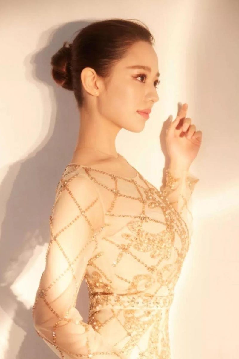 Hair, Clothing, Shoulder, Hairstyle, Beauty, Skin, Fashion model, Bun, Dress, Fashion, 