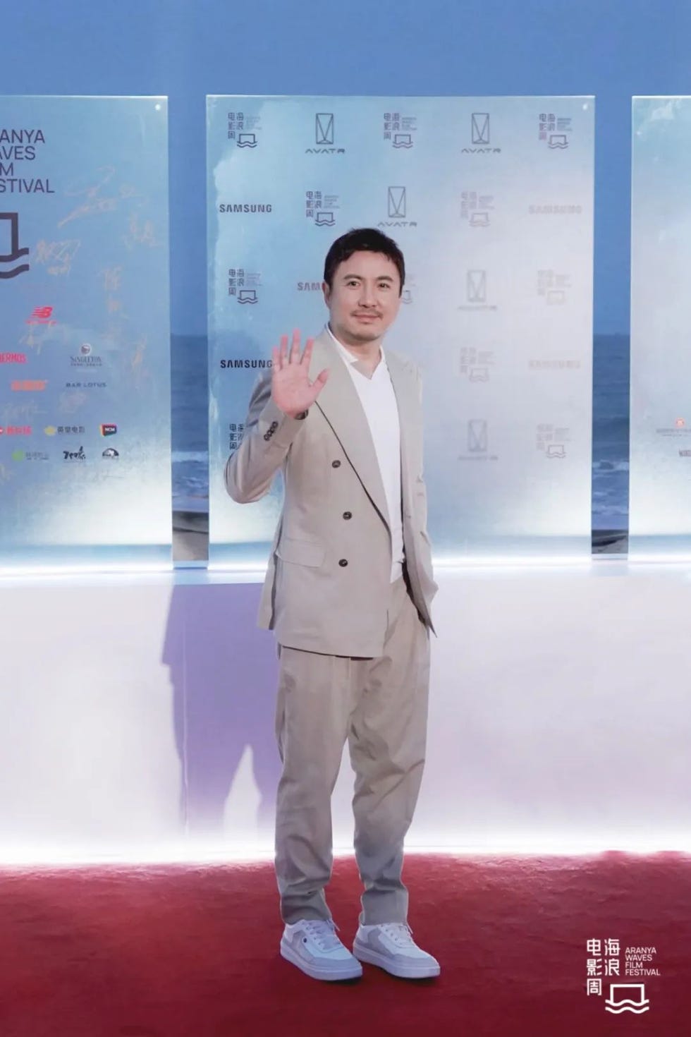 演员、导演、编剧沈腾