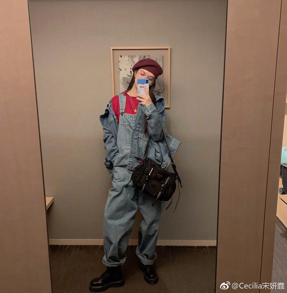 宋妍霏镜子自拍