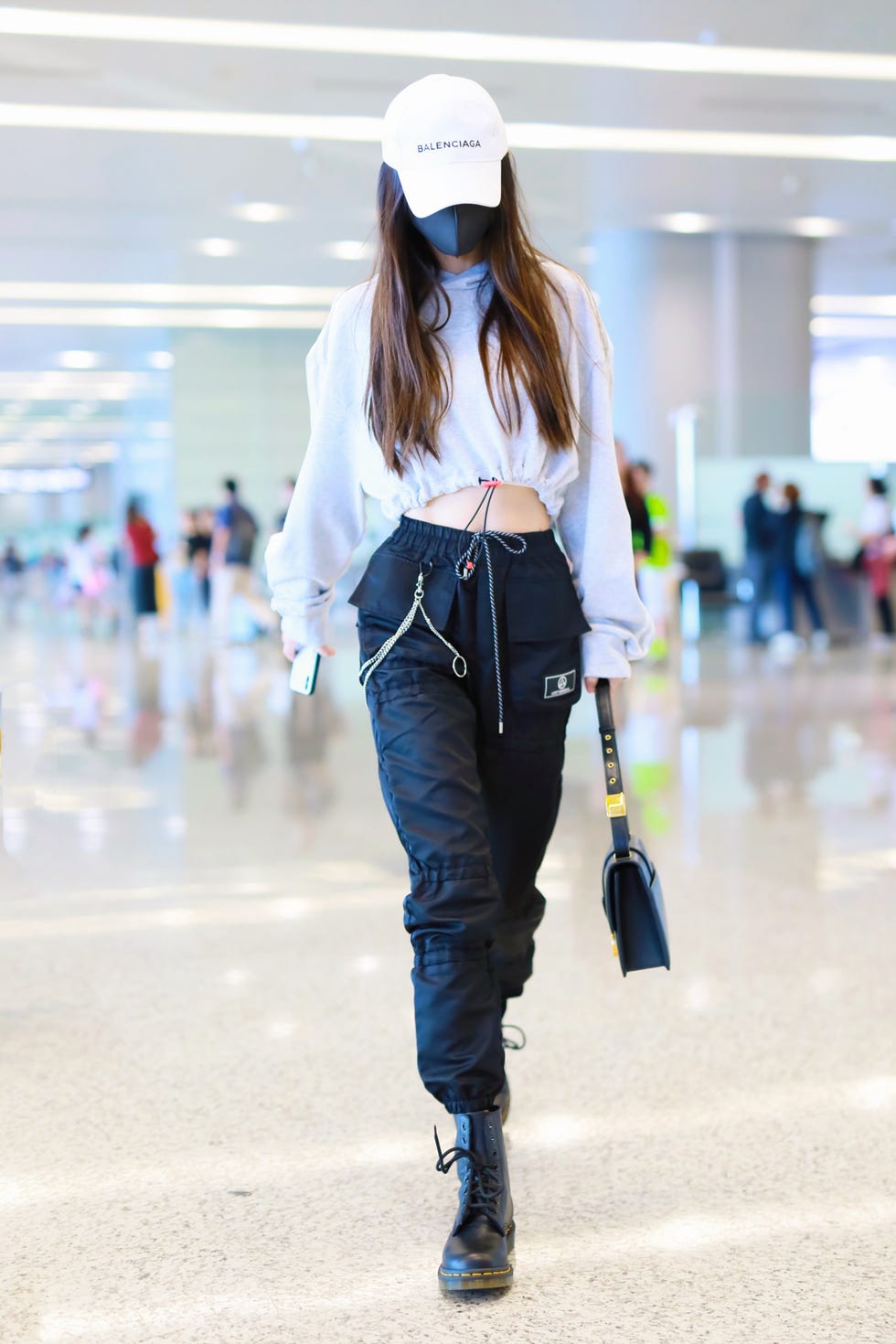 Clothing, Street fashion, Jeans, Waist, Denim, Snapshot, Shoulder, Fashion, Footwear, Joint, 