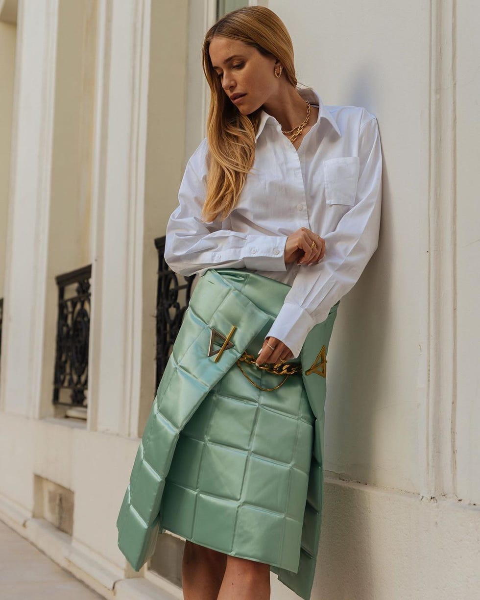 Clothing, White, Green, Waist, Fashion, Robe, Sleeve, Dress, Outerwear, Blouse, 