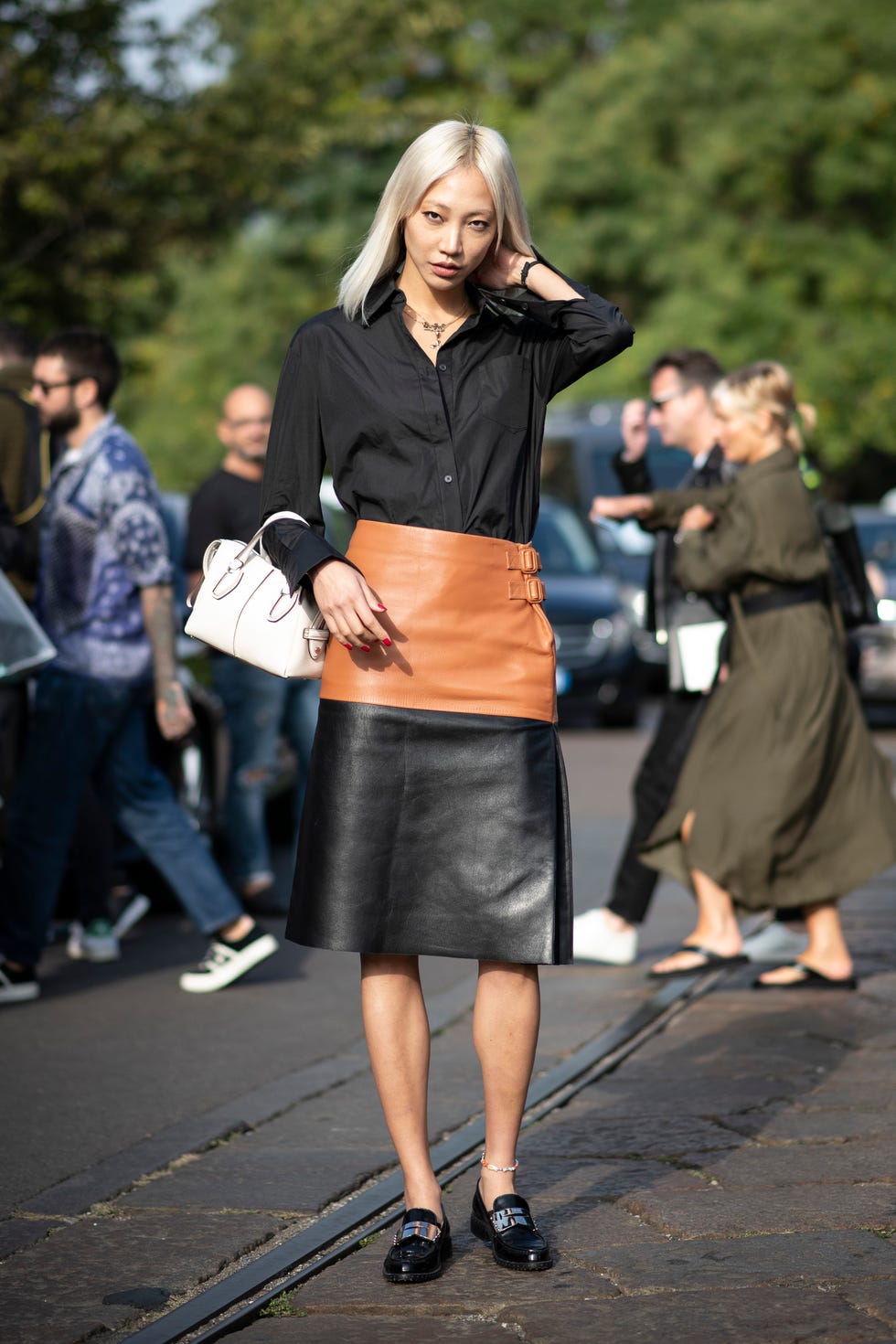 Street fashion, Clothing, Fashion, Footwear, Leg, Joint, Human leg, Outerwear, Infrastructure, Human body, 
