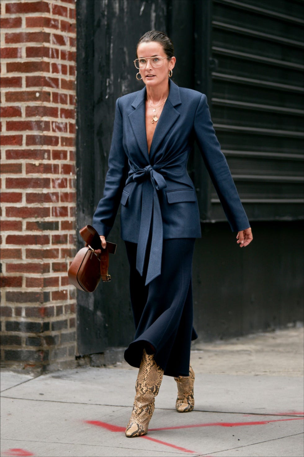 Clothing, Street fashion, Suit, Fashion, Footwear, Outerwear, Snapshot, Human, Coat, Formal wear, 