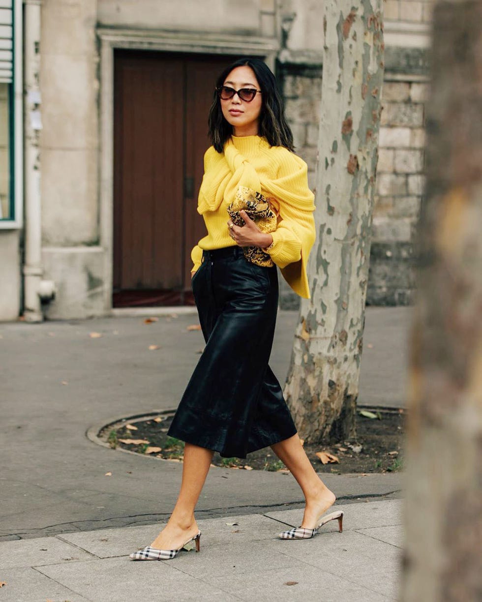Clothing, Street fashion, Yellow, Black, Pencil skirt, Fashion, Shoulder, Footwear, Dress, Snapshot, 