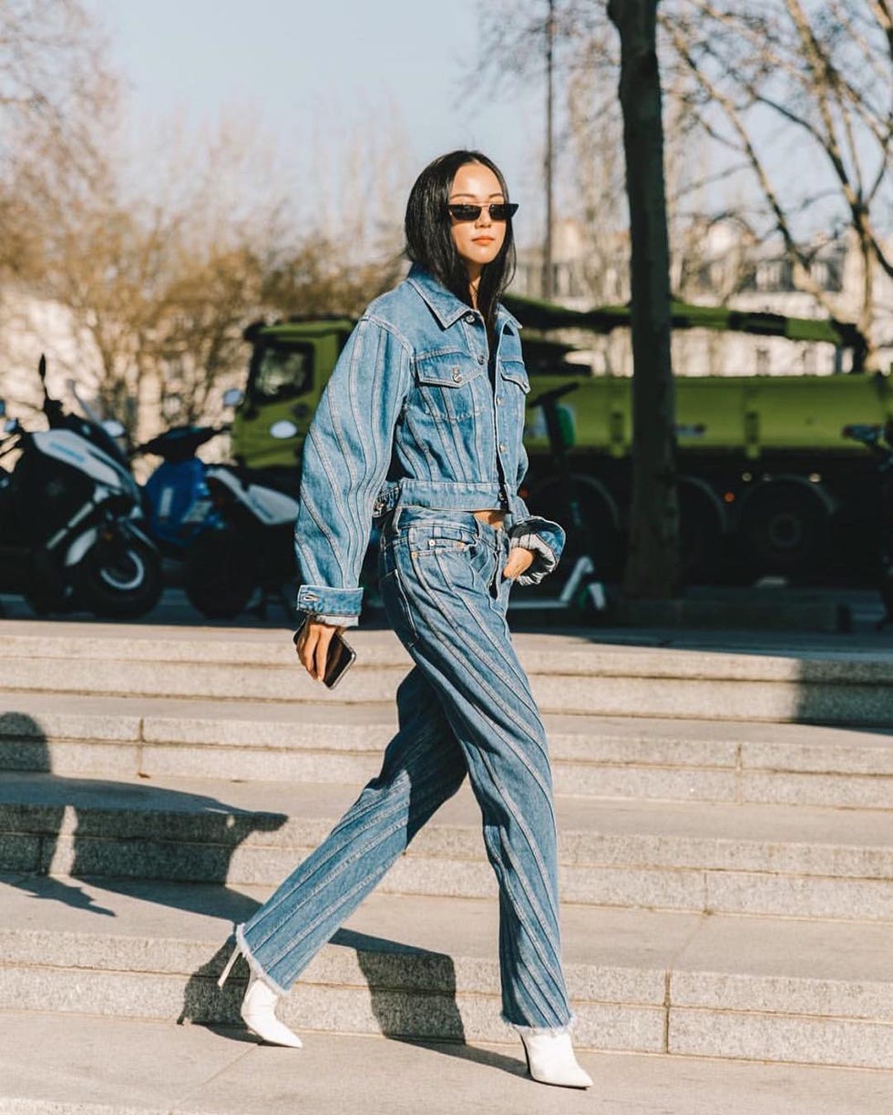 Street fashion, Clothing, Denim, Fashion, Jeans, Snapshot, Turquoise, Footwear, Outerwear, Jacket, 