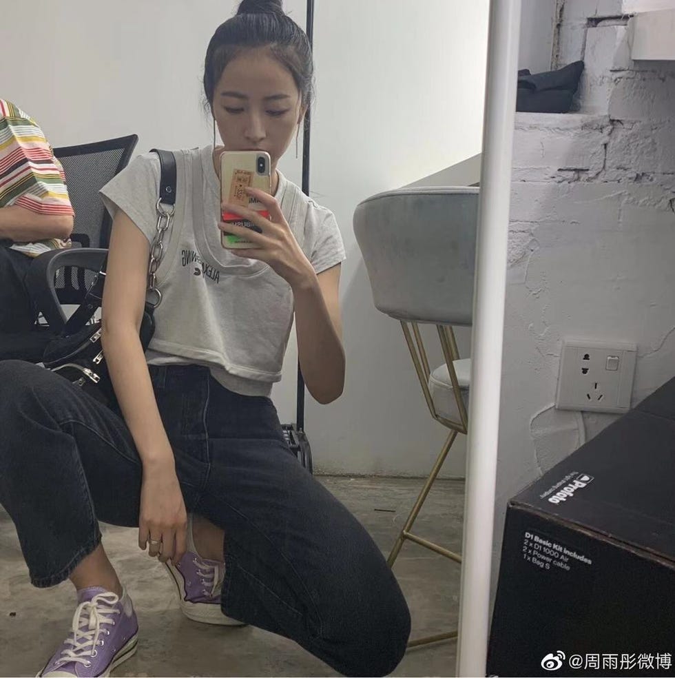Shoulder, Leg, Joint, Selfie, Photography, Black hair, Shoe, Trousers, 