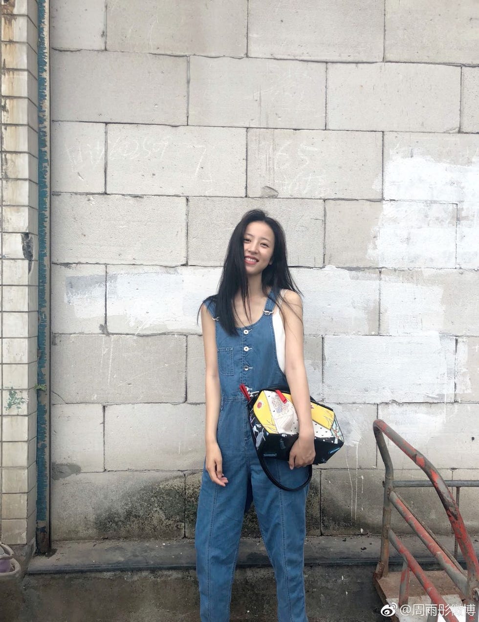 Yellow, Jeans, Shoulder, Denim, Street fashion, Architecture, Photography, 