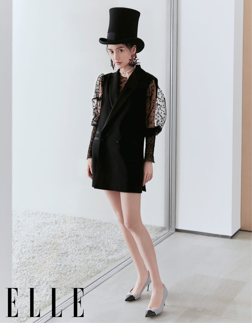 Clothing, Black, Fashion, Outerwear, Coat, Formal wear, Dress, Suit, Sleeve, Footwear, 