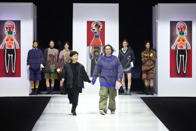 milan, italy february 27: izumi ogino and izumi kato aknowledge the applause of the audience after the anteprima fashion show fall/winter 2025 2026 during the milan fashion week womenswear fall/winter 2025/2026 at scuola militare teulié on february 27, 2025 in milan, italy. (photo by daniele venturelli/getty images for anteprima)