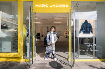 歌手庆怜惊喜亮相marc jacobs北京三里屯限时概念展