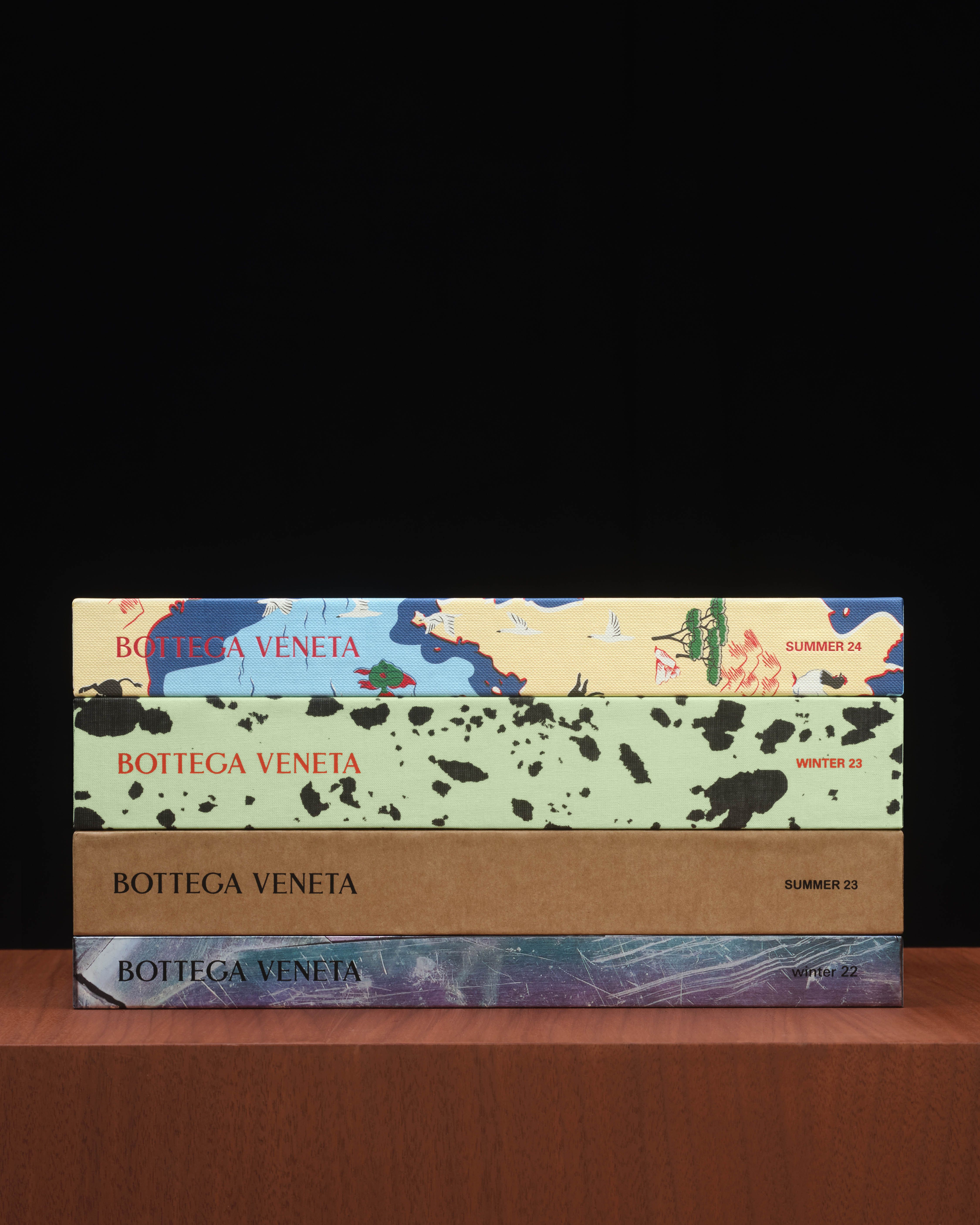 BOTTEGA VENETA发行新一期FANZINE 并于全球多所甄选书店上架呈献