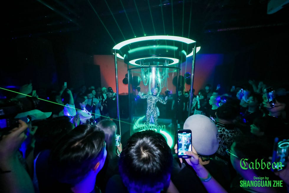 Light, Performance, Nightclub, Music venue, Fun, Event, Crowd, Party, Visual effect lighting, Rock concert, 