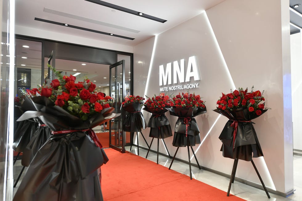 Red, Flower, Bouquet, Plant, Artificial flower, Floristry, Floral design, Flooring, Dress, Flower Arranging, 