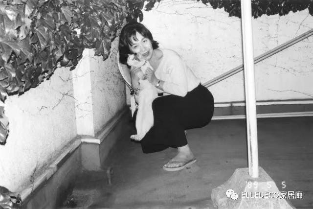 Photograph, Snapshot, Black-and-white, Leg, Photography, Black hair, Monochrome, Monochrome photography, Smile, 