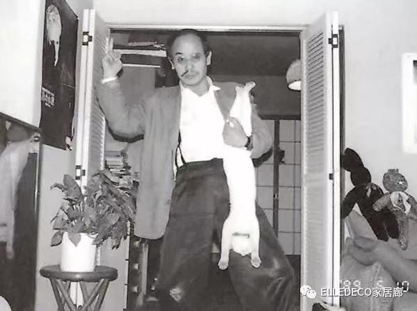 Photograph, Snapshot, Muscle, Room, Black-and-white, 