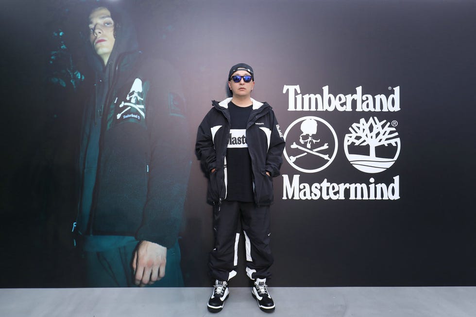 Fashion, Outerwear, Sportswear, Cool, Font, Graphic design, T-shirt, Street fashion, Shoe, Style, 