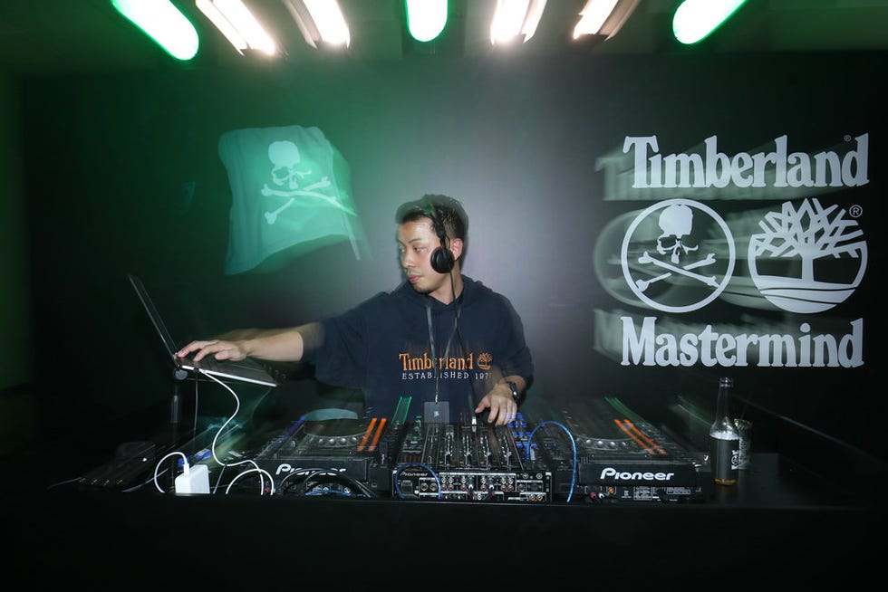 Deejay, Disc jockey, Electronics, Sound engineer, Music artist, Music, Audio engineer, Nightclub, Electronic instrument, Performance, 
