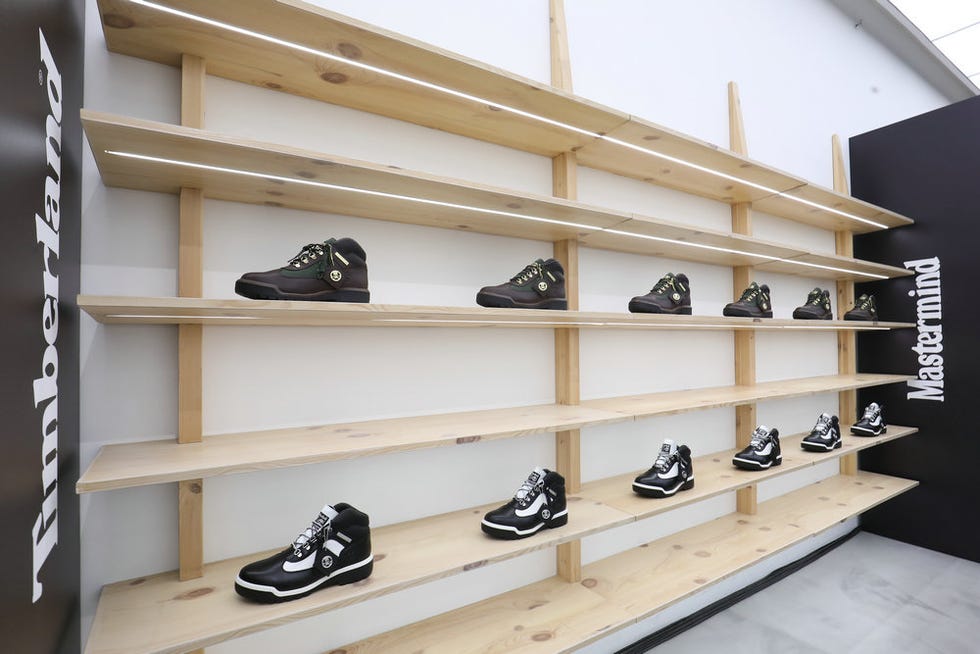 Shelf, Shoe store, Shelving, Footwear, Furniture, Shoe, Display case, Room, Shoe organizer, Interior design, 