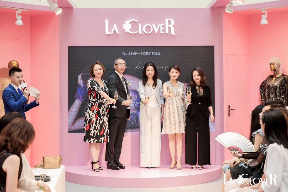 Stage, Fashion, Chair, Stage equipment, Fashion design, heater, Hall, Makeover, Advertising, Banner, 