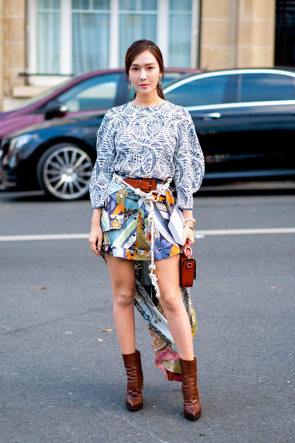 Clothing, Street fashion, Fashion, Footwear, Electric blue, Fashion model, Shoulder, Snapshot, Joint, Leg, 