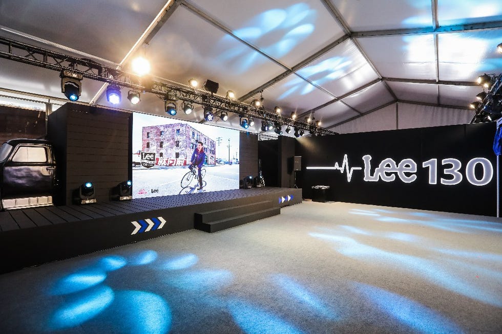 Stage, Building, Technology, Architecture, Display device, Sound stage, Interior design, Sport venue, Convention center, 