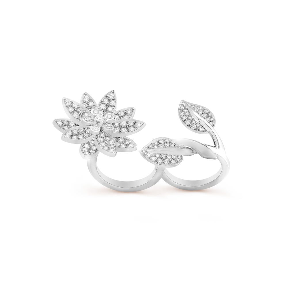lotus between the finger ring™, white gold, round diamonds diamond quality def, if to vvs