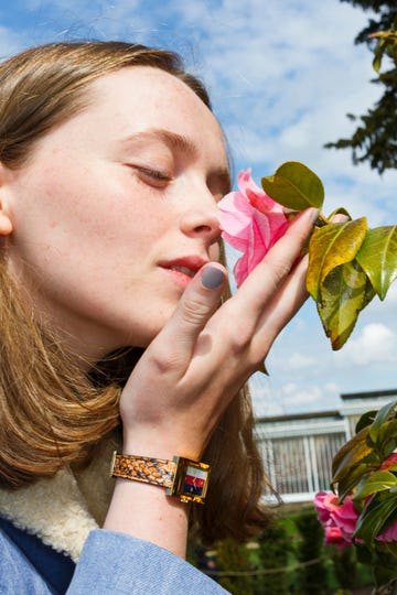 Lip, Beauty, Pink, Botany, Spring, Olfaction, Organism, Hand, Flower, Plant, 