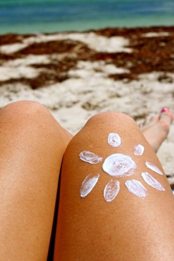 Human leg, Skin, Sun tanning, Tan, Leg, Sand, Beach, Summer, Joint, Close-up, 