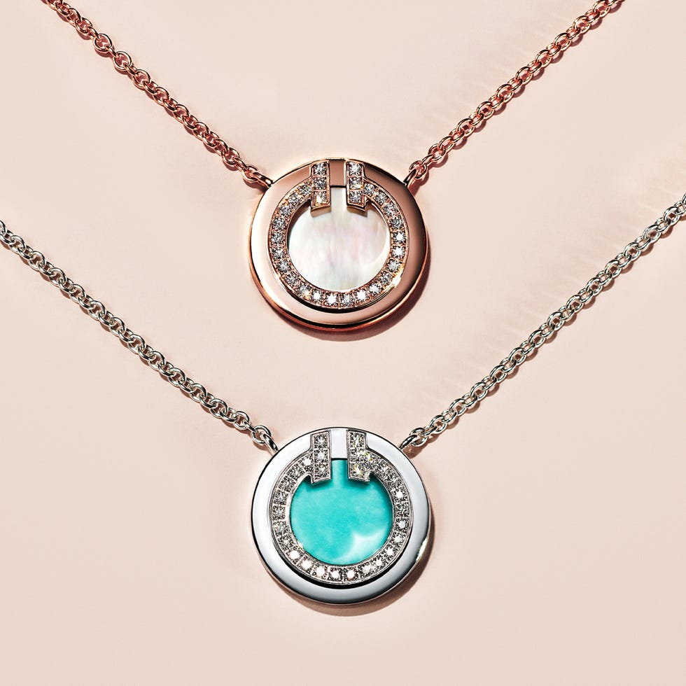 tiffany  co 蒂芙尼t系列t color 18k玫瑰金镶嵌钻石
及珍珠母贝圆形项链与钻石镶嵌绿松石