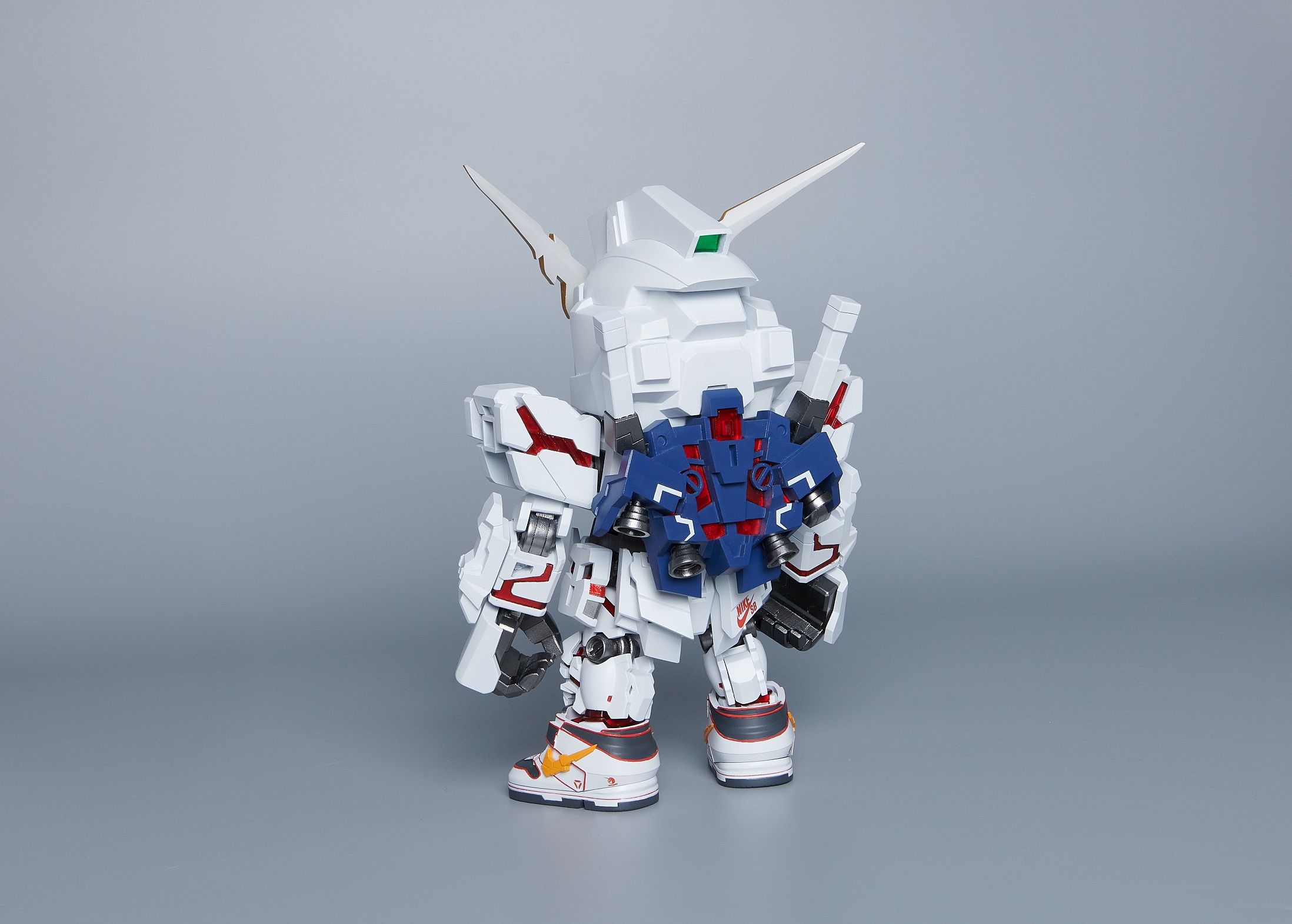 魅力の 万代南梦宫携手耐克，共同推出联名特别款QMSV ロボット