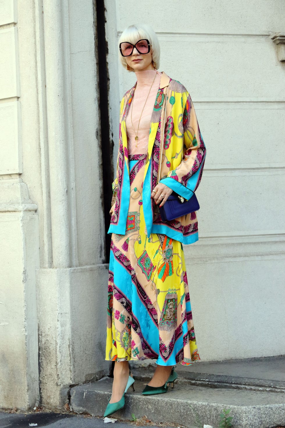 Clothing, Street fashion, Yellow, Fashion, Dress, Fashion model, Turquoise, Shoulder, Eyewear, Day dress, 