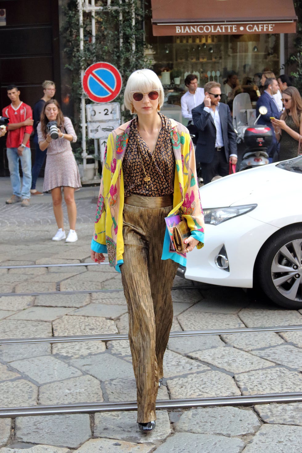 Street fashion, Fashion, Yellow, Car, Footwear, Vehicle, Photography, Street, Sunglasses, Style, 