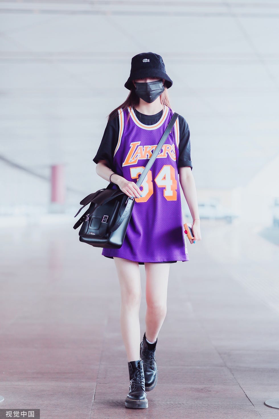 Fashion, Street fashion, Clothing, Fashion model, Fashion show, Shoulder, Purple, Beauty, Footwear, Joint, 