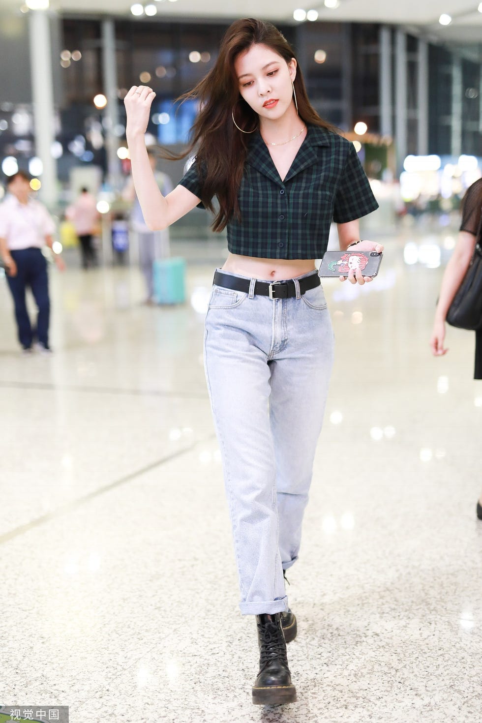 Clothing, Jeans, White, Waist, Black, Shoulder, Street fashion, Beauty, Fashion, Denim, 