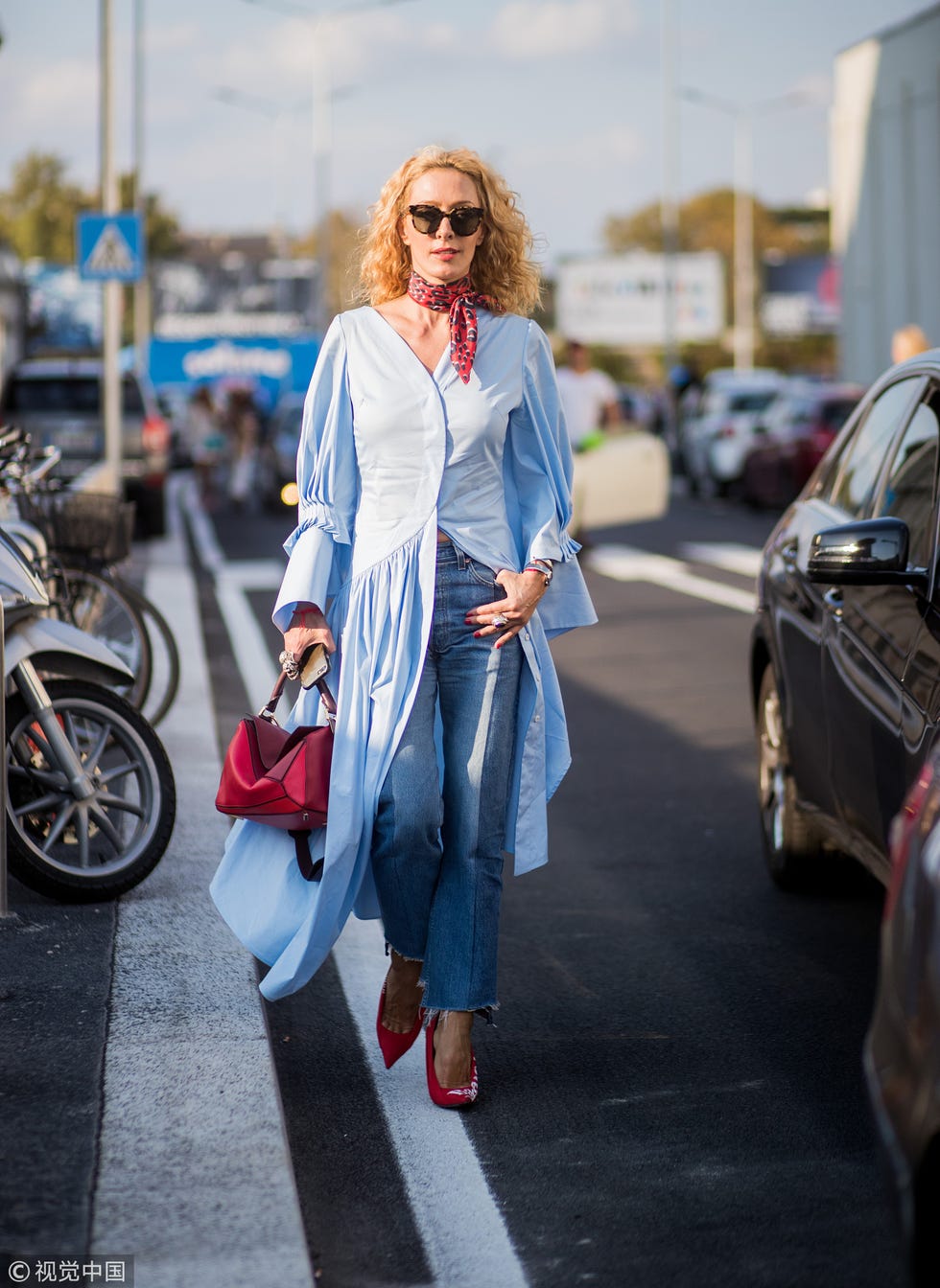 Clothing, Street fashion, Photograph, Fashion, Denim, Jeans, Snapshot, Footwear, Outerwear, Eyewear, 