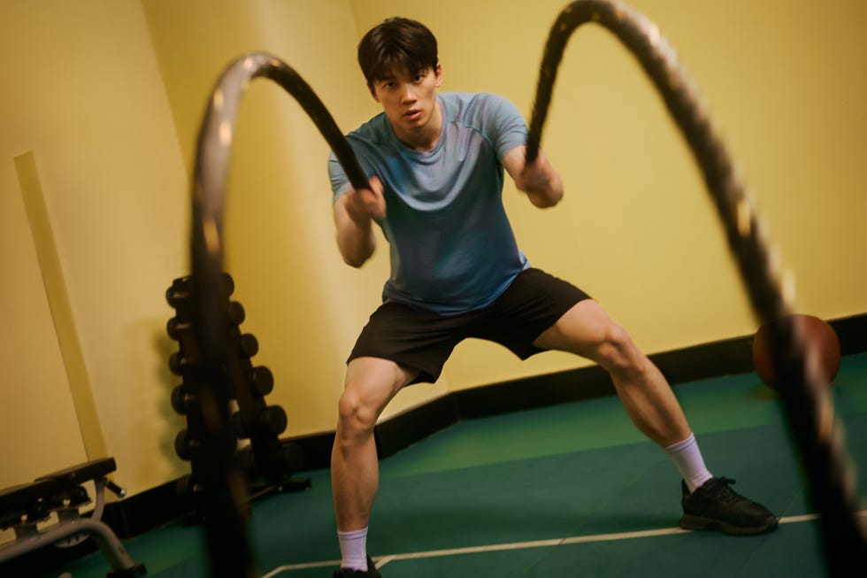 individual using battle ropes for a workout