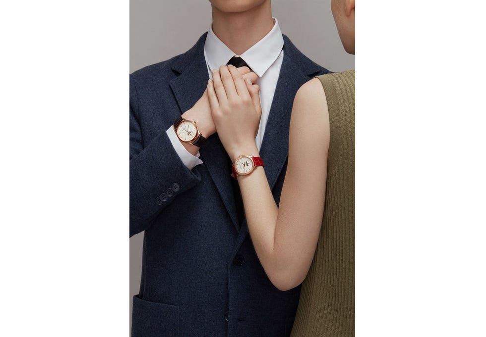 Suit, Clothing, Formal wear, Collar, Blazer, Outerwear, Tuxedo, Neck, Tie, Fashion accessory, 