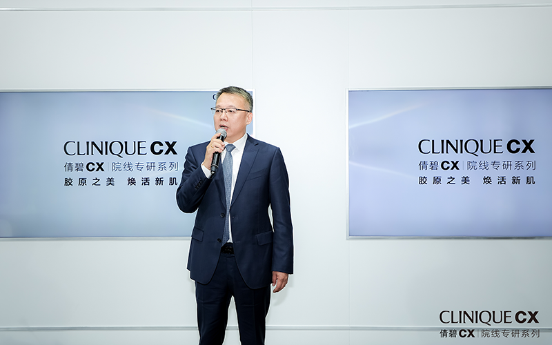 a speaker presenting at a clinique cx event
