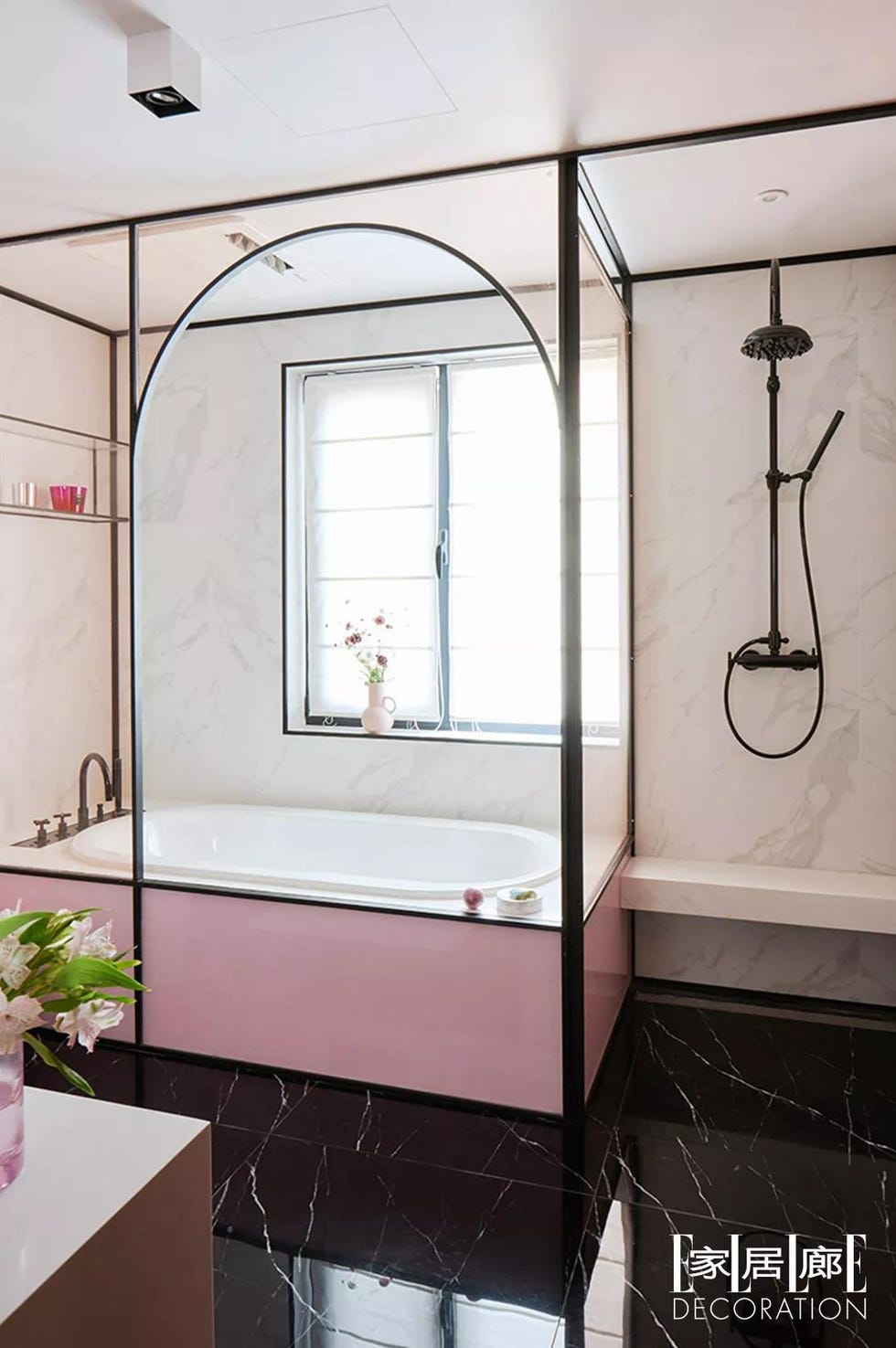 Interior design, Glass, Architecture, Flowerpot, Wall, Room, Ceiling, Floor, Fixture, Interior design, 