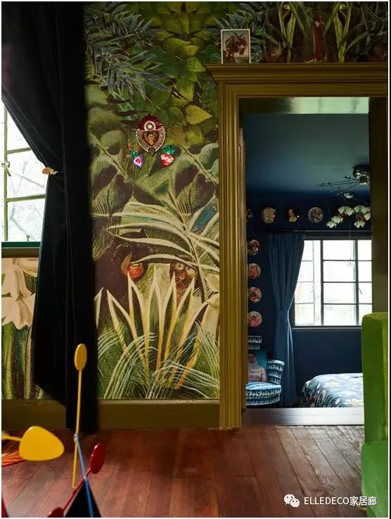 Interior design, Window, Room, Leaf, Door, Glass, Plant, Window treatment, Textile, Tree, 