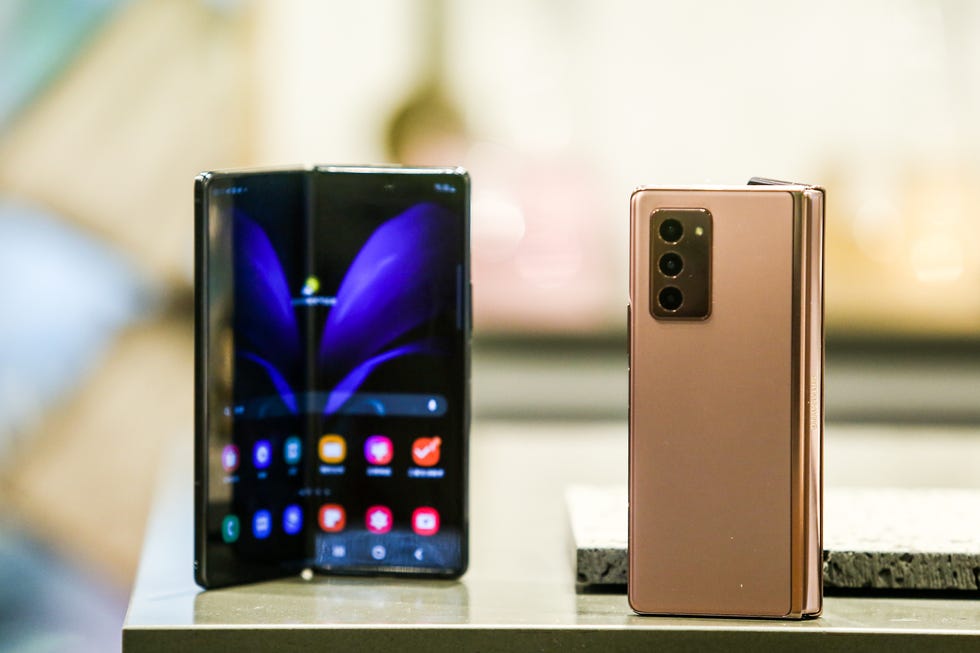三星galaxy z fold2 5g多角度旋停