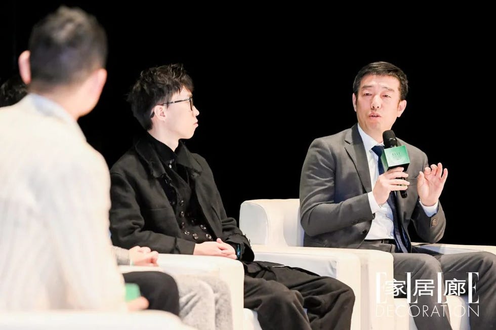 圆桌论坛嘉宾:《elle decoration家居廊》首席内容官及编辑总监孙信喜、wjid维几设计总设计师黄全、上海亚邑设计创始人、设计总监孙建亚、万社设计联合创始人杨东子、laufen中国区总经理孙宝华 圆桌论坛嘉宾:《elle decoration家居廊》首席内容官及编辑总监孙信喜、wjid维几设计总设计师黄全、上海亚邑设计创始人、设计总监孙建亚、万社设计联合创始人杨东子、laufen中国区总经理孙宝华