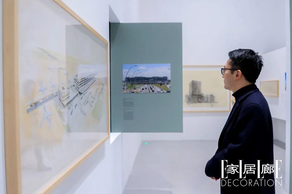 设计师们参观“巴黎特展” 设计师们参观“巴黎特展”