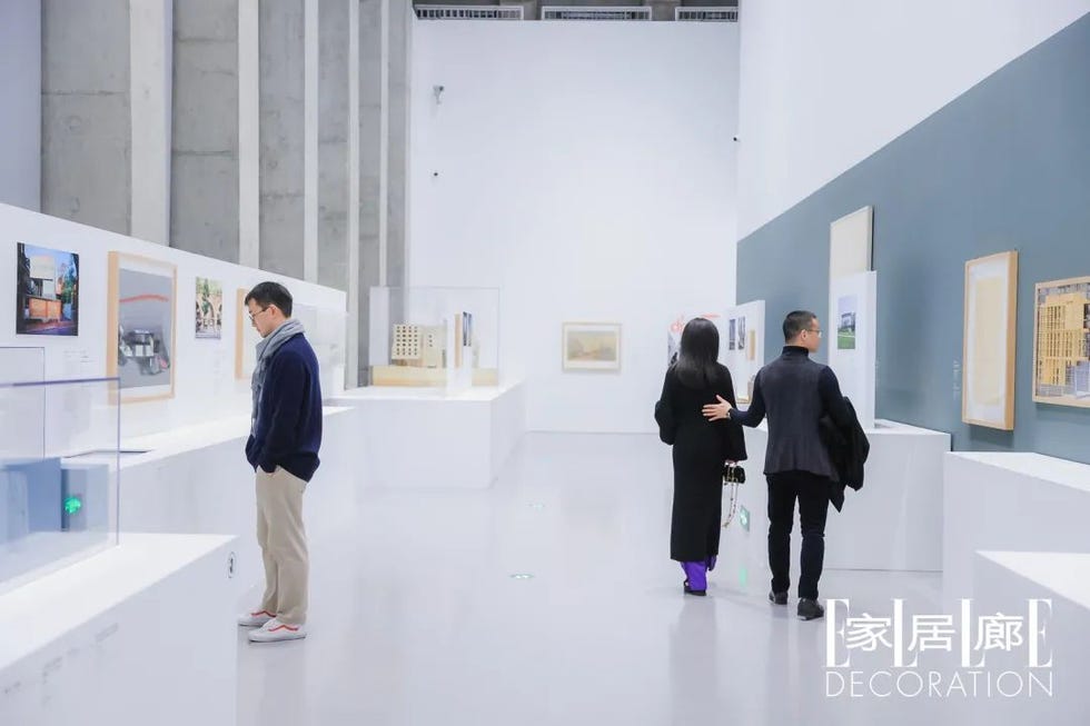 设计师们参观“巴黎特展” 设计师们参观“巴黎特展”